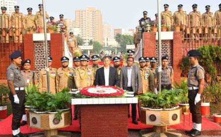 রাজারবাগ পুলিশ স্মৃতিসৌধে শহিদ পুলিশ সদস্যদের প্রতি স্বরাষ্ট্রমন্ত্রীর শ্রদ্ধা নিবেদন