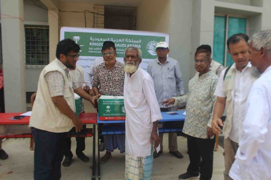 পেকুয়ায় মানবিক সহায়তাঃ আইএসডিই বাংলাদেশের উদ্যোগে এক হাজার পরিবারে খাদ্য বিতরণ