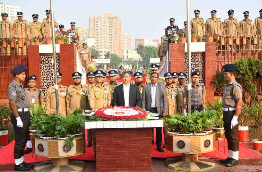 রাজারবাগ পুলিশ স্মৃতিসৌধে শহিদ পুলিশ সদস্যদের প্রতি স্বরাষ্ট্রমন্ত্রীর শ্রদ্ধা নিবেদন