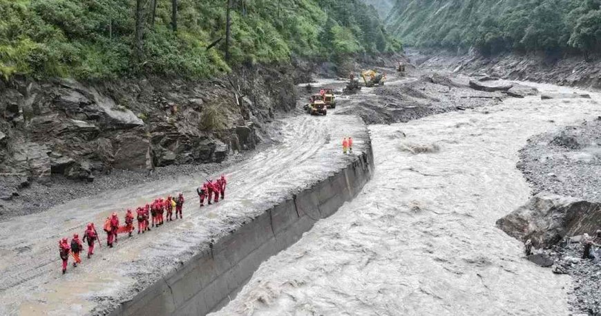 দ্বিতীয় দফা বন্যার আশঙ্কায় উদ্ধার অভিযান স্থগিত করল চীন