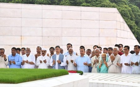 বিএনপির প্রতিষ্ঠাবার্ষিকী উপলক্ষে বাবা-মায়ের কবরে প্রধানমন্ত্রীর শ্রদ্ধা