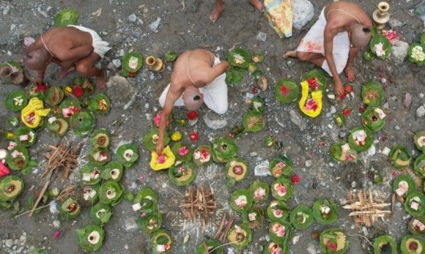 নেপালে বন্যায় নিখোঁজদের প্রতীকী শেষকৃত্য অনুষ্ঠিত