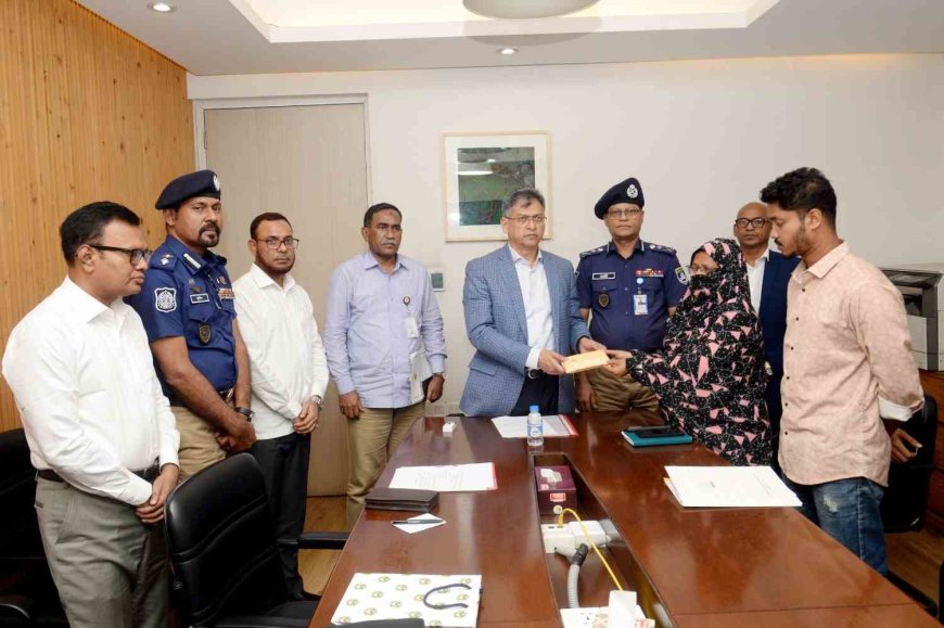  সাভারে এসআই আলতাফ হোসেন হত্যা: জড়িতদের দ্রুত গ্রেপ্তারের নির্দেশ স্বরাষ্ট্রমন্ত্রীর
