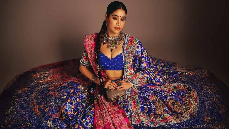 মাত্র তিনটি ধাপে জাহ্নবী কাপুরের সাজ হয়ে উঠে পরিপাটি, ফ্রেশ ও নেচারাল